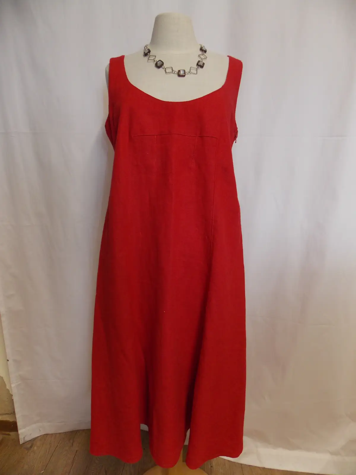 Rotes Trägerkleid